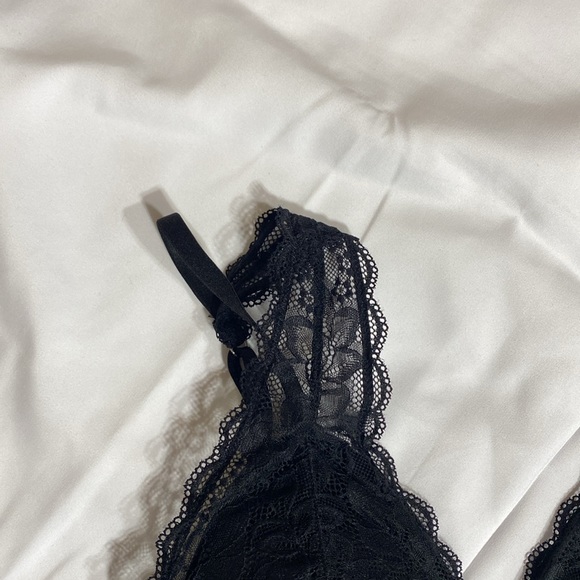 Lace Bralette, UCA brand, wireless, light padding, size 34C - Picture 3 of 6